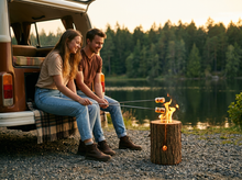 Vanlife-Paar röstet Marshmallows am See