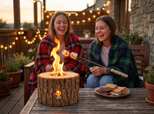 Marshmallows rösten über der Feuer-Fackel
